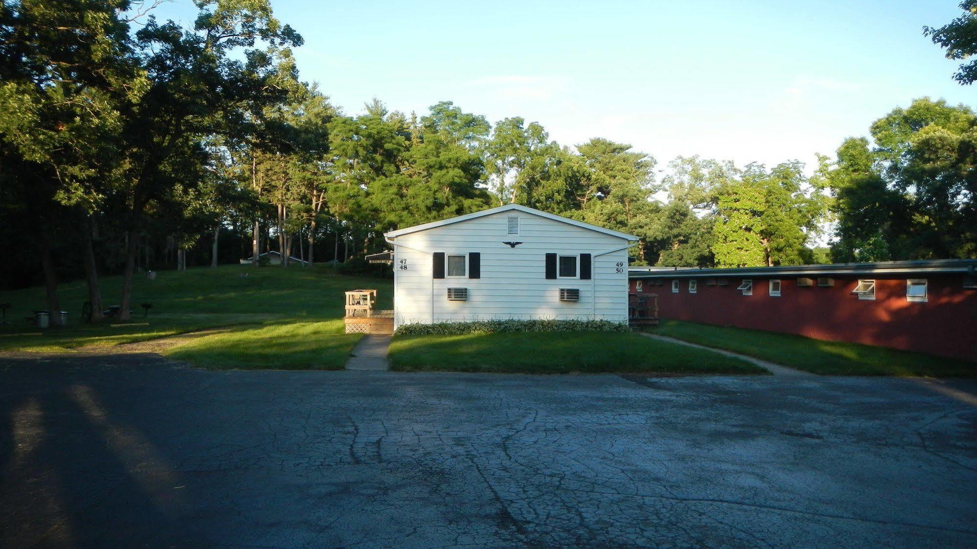 Indian Trail Motel Wisconsin Dells Bagian luar foto