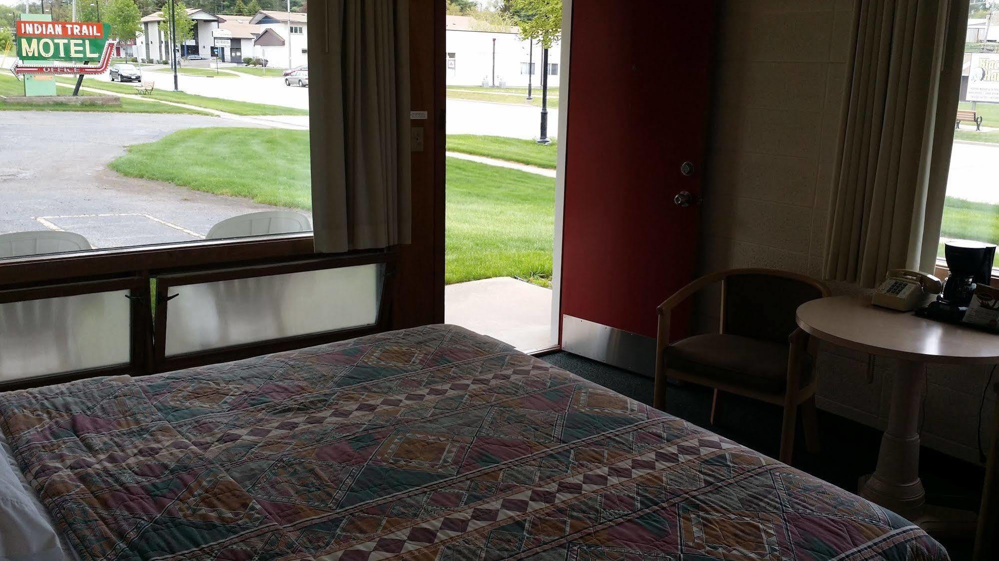 Indian Trail Motel Wisconsin Dells Bagian luar foto