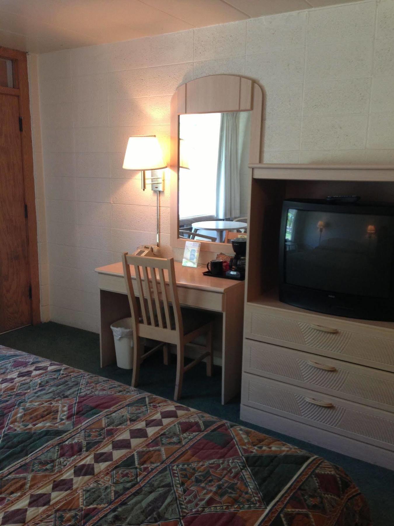 Indian Trail Motel Wisconsin Dells Bagian luar foto