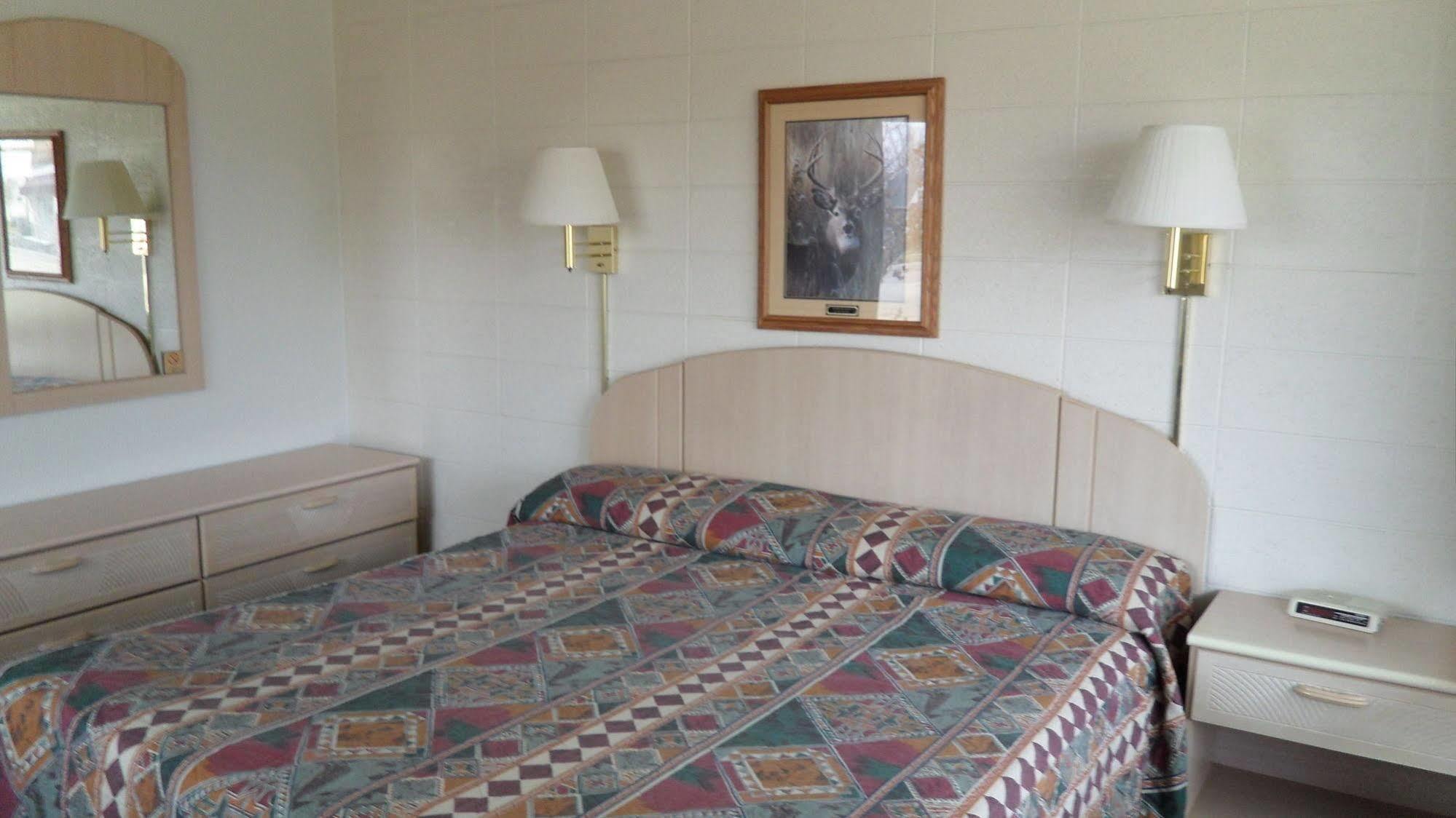 Indian Trail Motel Wisconsin Dells Bagian luar foto